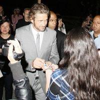 Gerard Butler signs autographs for fans at the 'Machine Gun Preacher' premiere | Picture 84211